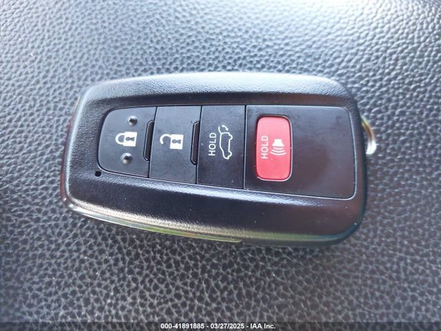 5TDZARFH5KS054593 Toyota Highlander Le
