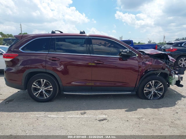 5TDZARFH5KS054593 Toyota Highlander Le