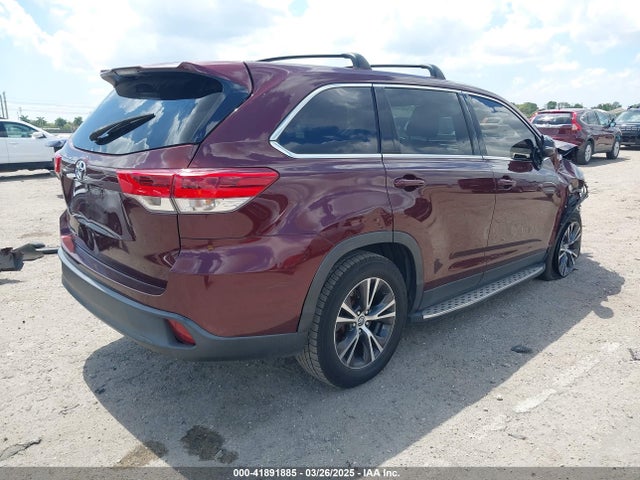 5TDZARFH5KS054593 Toyota Highlander Le