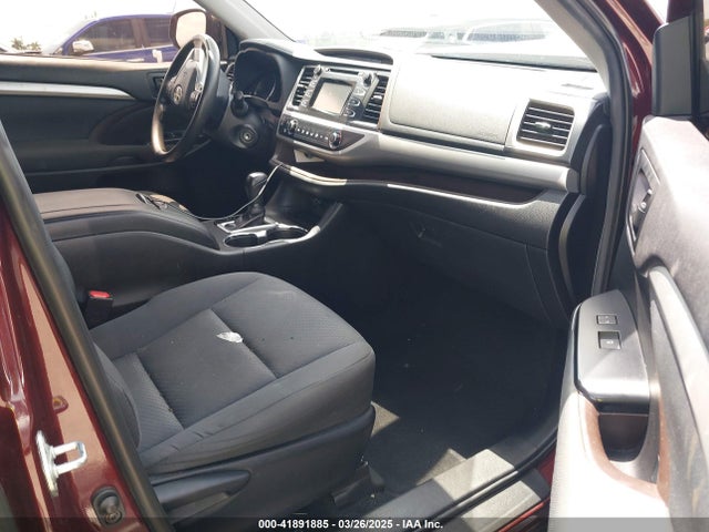 5TDZARFH5KS054593 Toyota Highlander Le