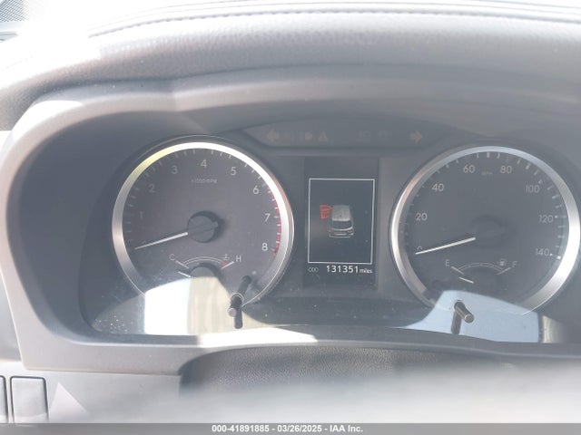 5TDZARFH5KS054593 Toyota Highlander Le