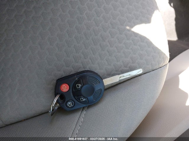 1FMCU0GD4HUC18307 Ford ESCAPE SE