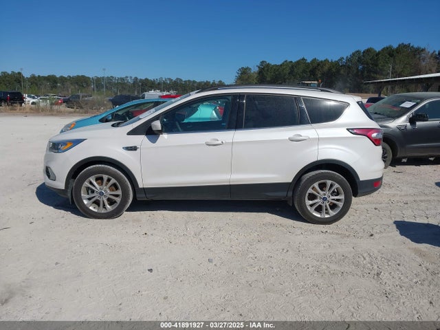 1FMCU0GD4HUC18307 Ford ESCAPE SE