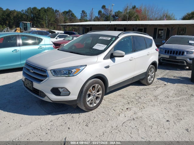 1FMCU0GD4HUC18307 Ford ESCAPE SE