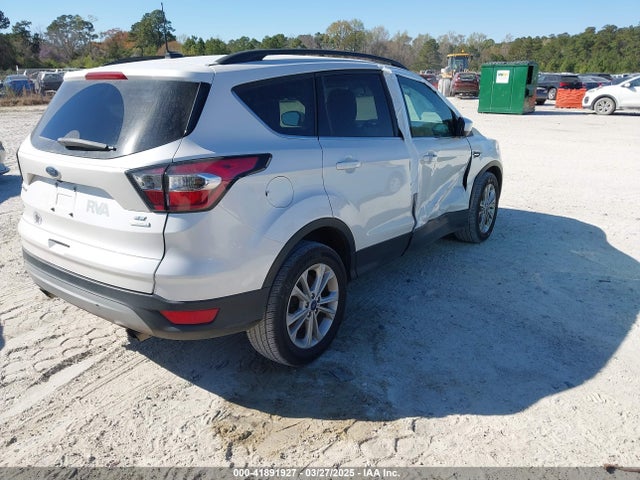 1FMCU0GD4HUC18307 Ford ESCAPE SE
