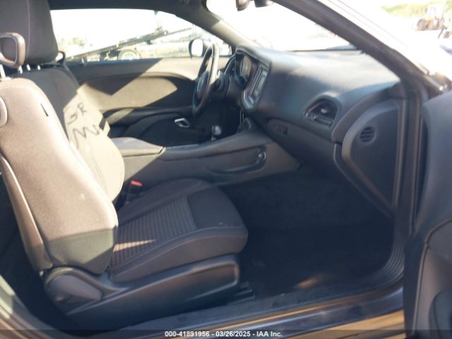 2C3CDZAG7GH102259 Dodge Challenger Sxt