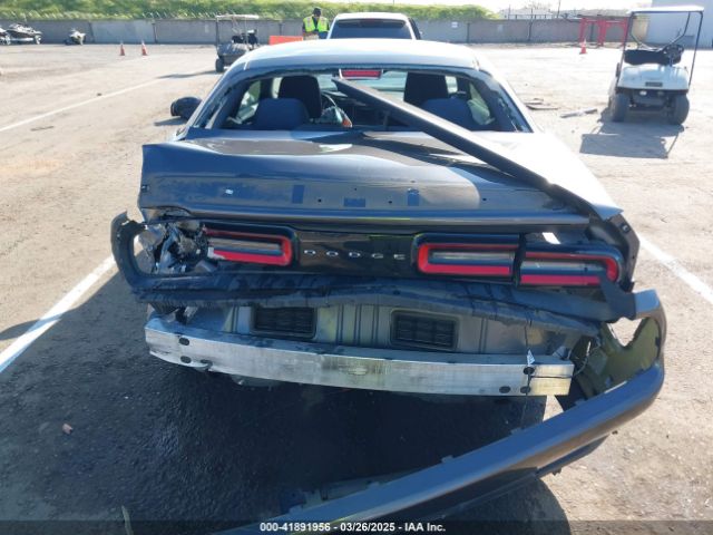 2C3CDZAG7GH102259 Dodge Challenger Sxt