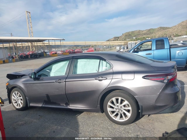 4T1C11AK3PU183912 Toyota CAMRY LE