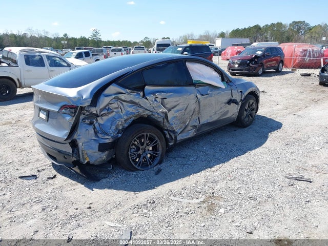 2024 TESLA MODEL Y 7SAYGDED2RA320291 Photo 3