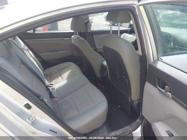 5NPD74LF4HH069261 Hyundai ELANTRA SE