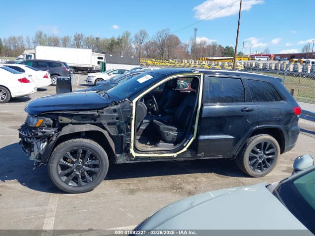 1C4RJEAG2HC880691 Jeep Grand Cherokee Altitude 4x2
