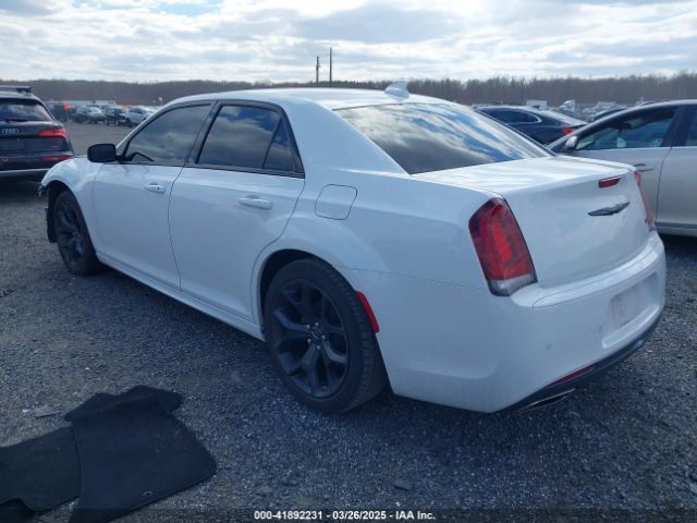 2022 CHRYSLER 300 2C3CCADG8NH134439 Photo 2