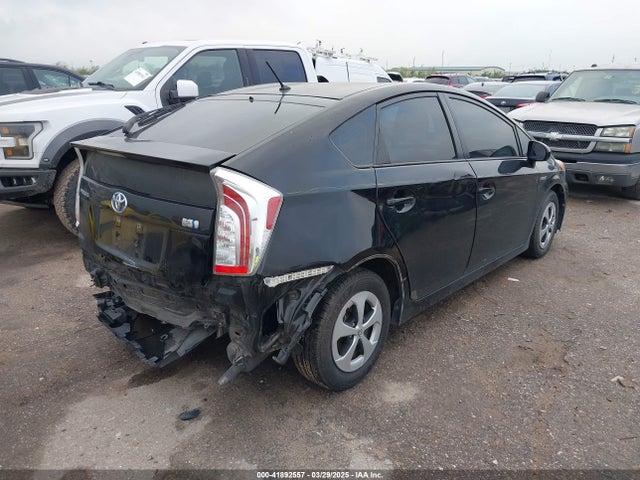 JTDKN3DU4F1984667 Toyota Prius Two