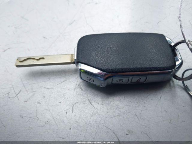 KNDEUCAA1M7166138 KIA SELTOS S