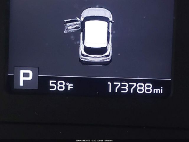 KNDEUCAA1M7166138 KIA SELTOS S