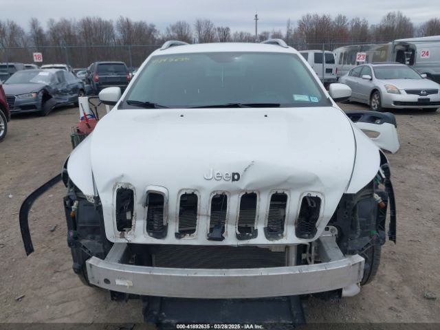 1C4PJMLBXJD598592 Jeep Cherokee Latitude Plus 4x4