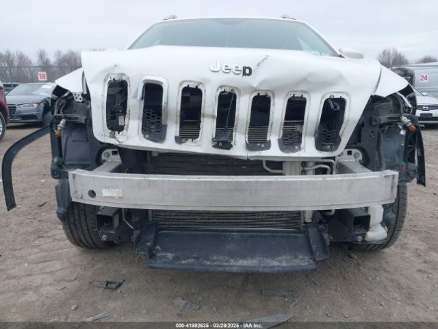 1C4PJMLBXJD598592 Jeep Cherokee Latitude Plus 4x4