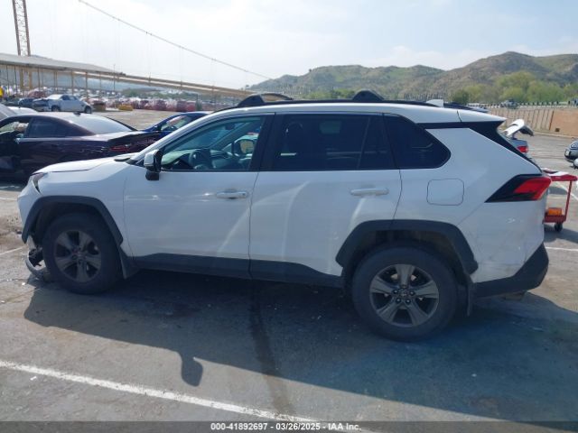 2T3W1RFV3NC181386 Toyota Rav4 Xle