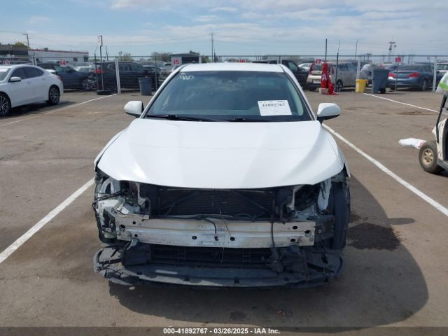 4T1B31HK3JU505807 Toyota Camry Hybrid Le
