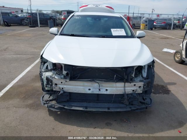 4T1B31HK3JU505807 Toyota Camry Hybrid Le