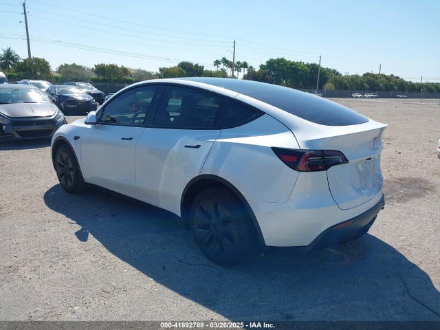 2024 TESLA MODEL Y 7SAYGDED9RF161420 Photo 2