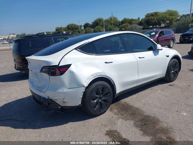2024 TESLA MODEL Y 7SAYGDED9RF161420 Photo 3