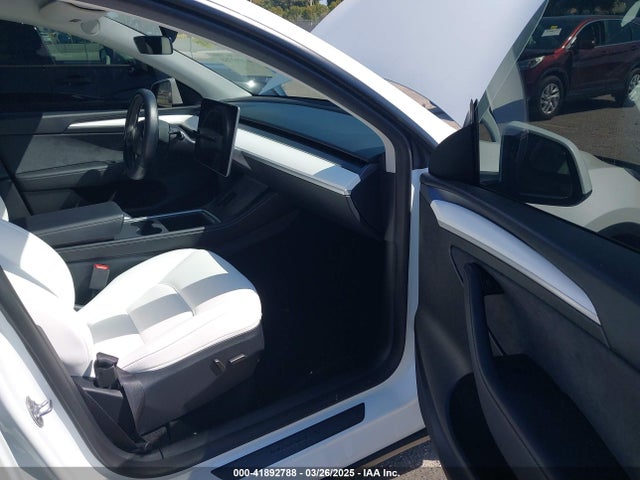 2024 TESLA MODEL Y 7SAYGDED9RF161420 Photo 4