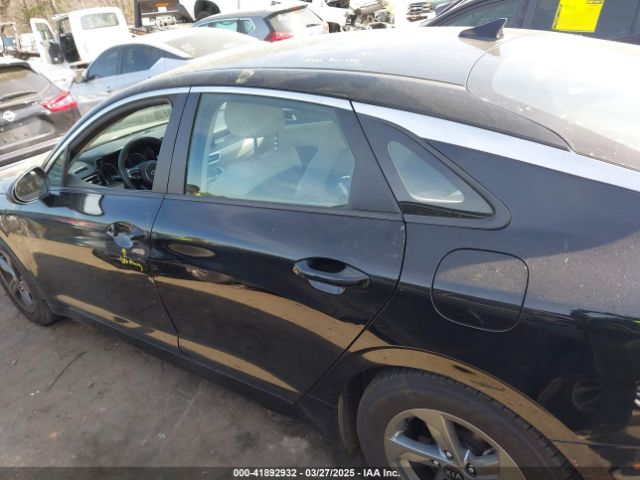 5XXG14J26MG027467 KIA K5 LXS