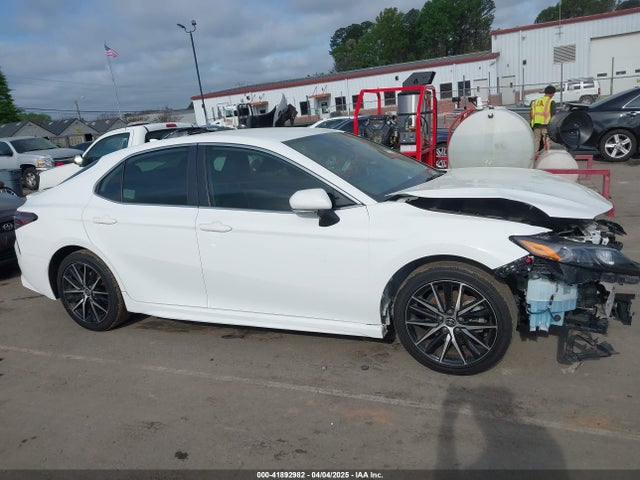 4T1G11AK6NU066677 Toyota CAMRY SE
