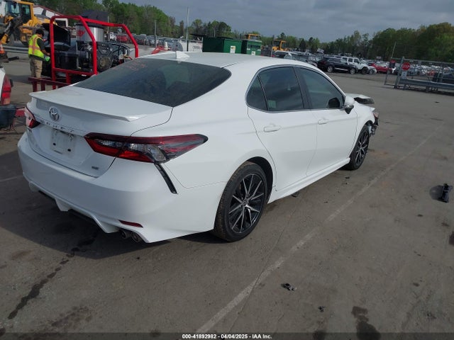 4T1G11AK6NU066677 Toyota CAMRY SE