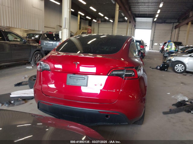 7SAYGDEE5RF081217 Tesla Model Y