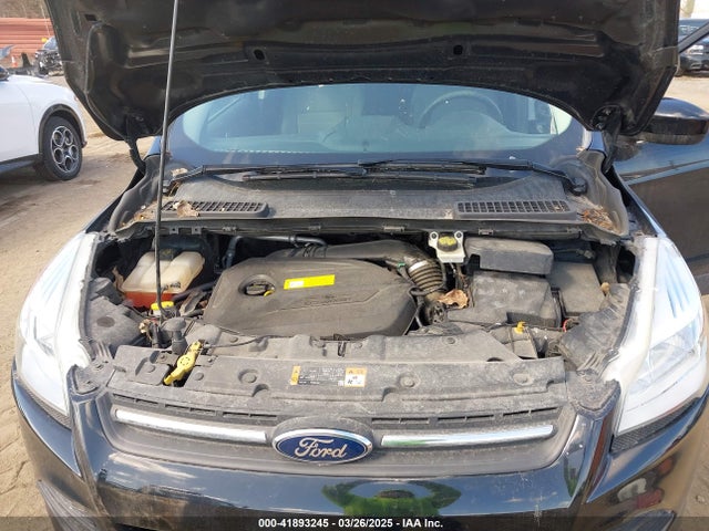 1FMCU0GX0GUA09011 Ford ESCAPE SE