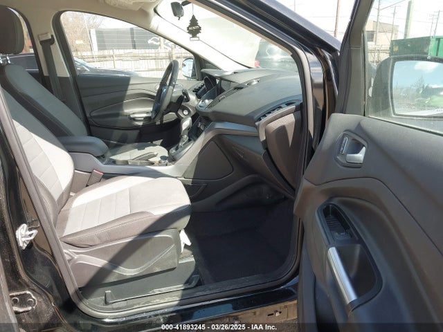 1FMCU0GX0GUA09011 Ford ESCAPE SE