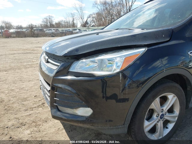 1FMCU0GX0GUA09011 Ford ESCAPE SE