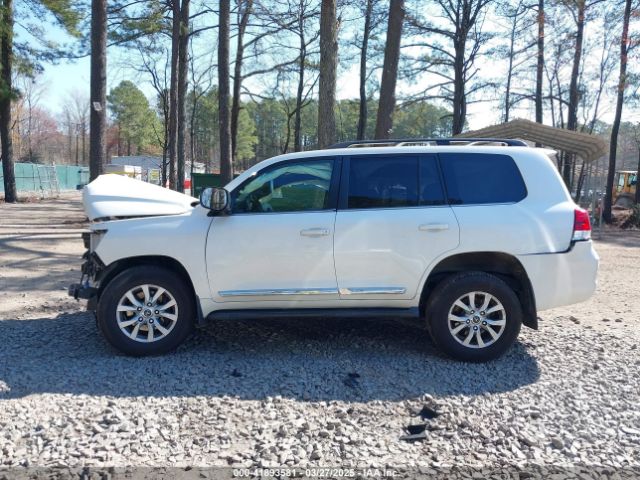JTMCY7AJ3K4082162 Toyota Land Cruiser V8