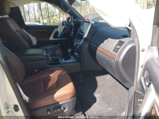 JTMCY7AJ3K4082162 Toyota Land Cruiser V8