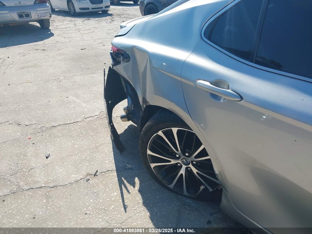 4T1B11HK2JU037168 Toyota CAMRY SE