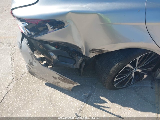 4T1B11HK2JU037168 Toyota CAMRY SE