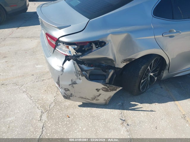 4T1B11HK2JU037168 Toyota CAMRY SE