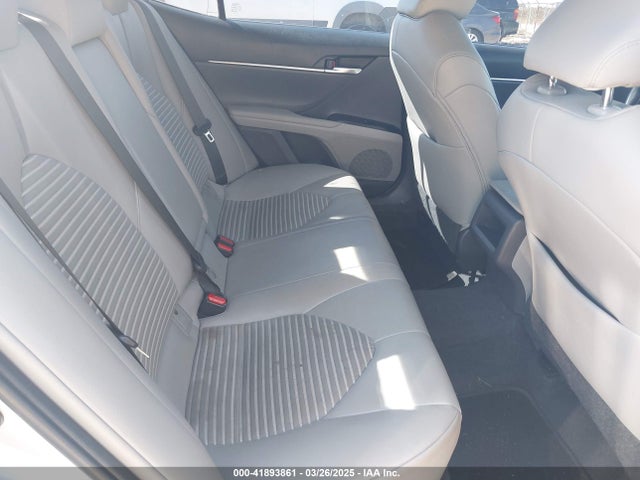 4T1B11HK2JU037168 Toyota CAMRY SE