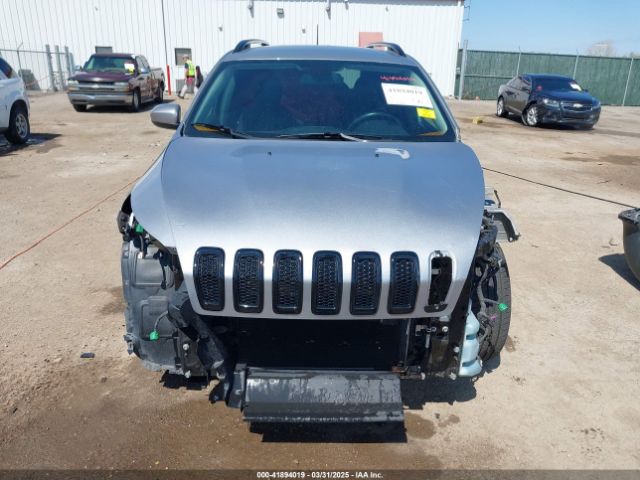 1C4PJLCB2GW185637 Jeep Cherokee Altitude