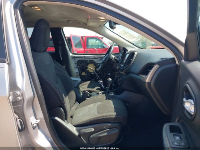 1C4PJLCB2GW185637 Jeep Cherokee Altitude