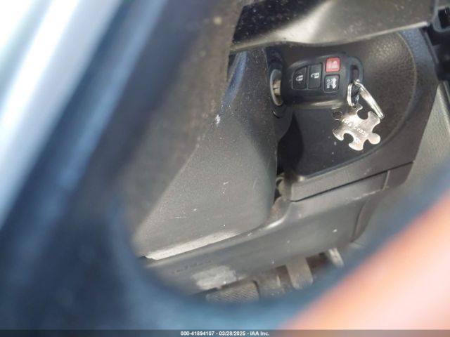 2T1BURHE5JC104279 Toyota COROLLA LE