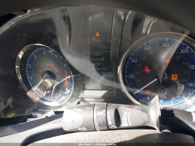 2T1BURHE5JC104279 Toyota COROLLA LE