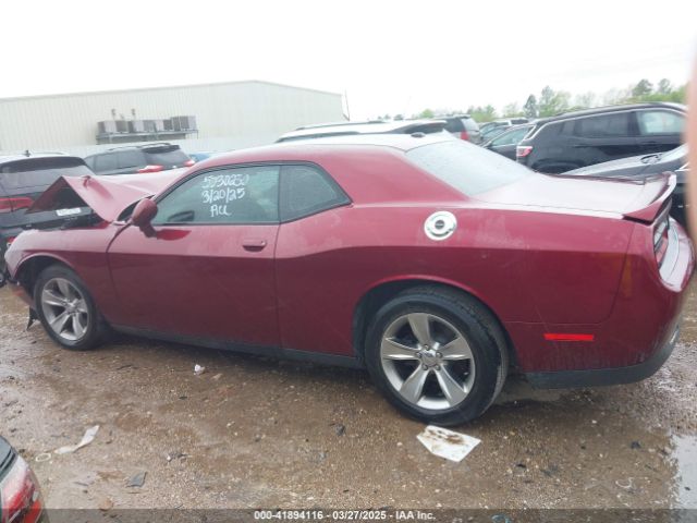 2C3CDZAG7JH219895 Dodge Challenger Sxt