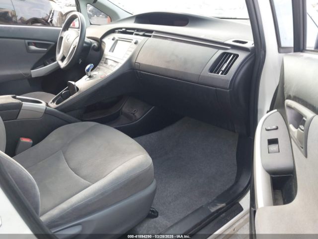 JTDKN3DU6F0476075 Toyota Prius Two