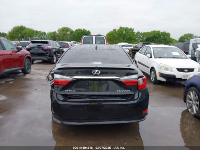 JTHBW1GG7J2193963 Lexus ES 300H