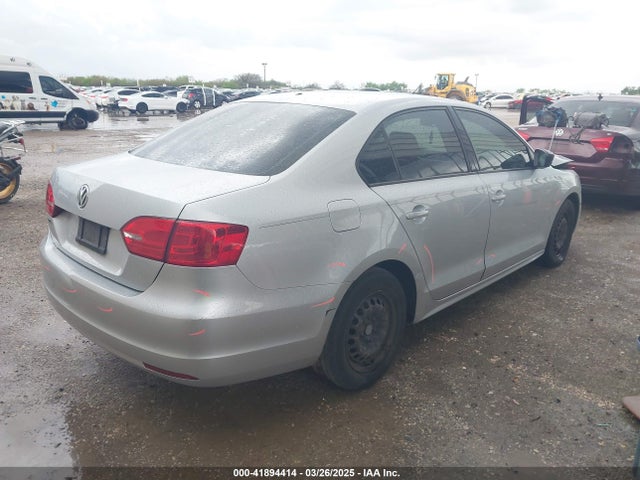3VW2K7AJ0EM251458 Volkswagen Jetta 2.0l S