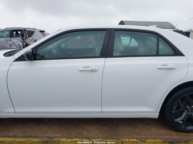 2C3CCAAG4PH538152 Chrysler 300 Touring