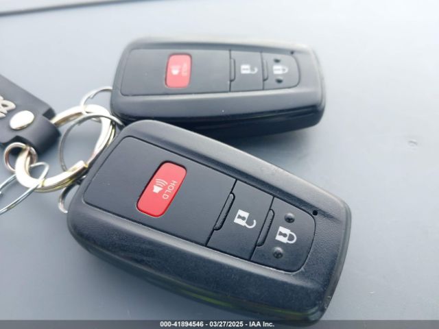 JTDKARFU0G3512967 Toyota Prius Three Touring